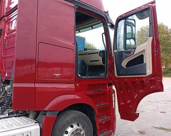 Красный Мерседес Актрос, объемом двигателя 12.81 л и пробегом 905 тыс. км за 23700 $, фото 13 на Automoto.ua