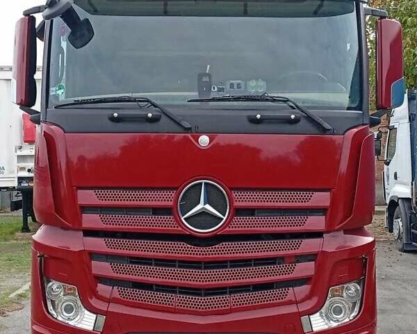 Красный Мерседес Актрос, объемом двигателя 12.81 л и пробегом 905 тыс. км за 23700 $, фото 4 на Automoto.ua
