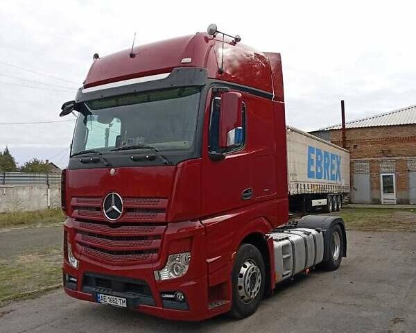Красный Мерседес Актрос, объемом двигателя 12.81 л и пробегом 905 тыс. км за 23700 $, фото 3 на Automoto.ua