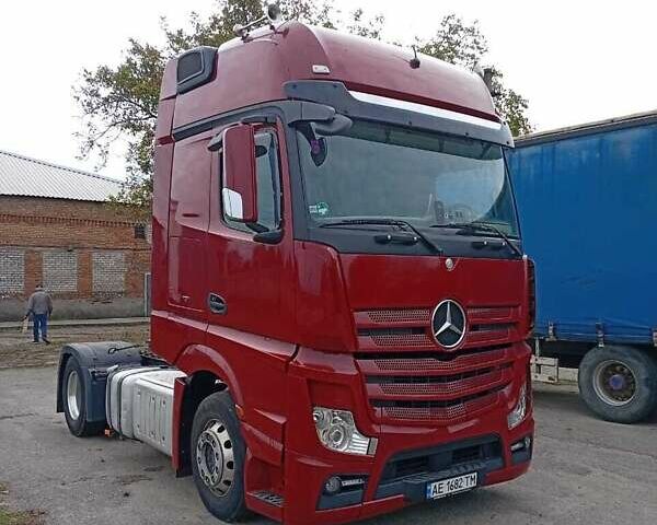Красный Мерседес Актрос, объемом двигателя 12.81 л и пробегом 905 тыс. км за 23700 $, фото 5 на Automoto.ua