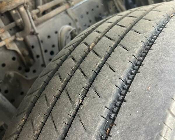 Красный Мерседес Актрос, объемом двигателя 10.7 л и пробегом 808 тыс. км за 18400 $, фото 13 на Automoto.ua