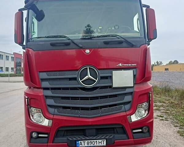Червоний Мерседес Актрос, об'ємом двигуна 0 л та пробігом 982 тис. км за 34900 $, фото 2 на Automoto.ua