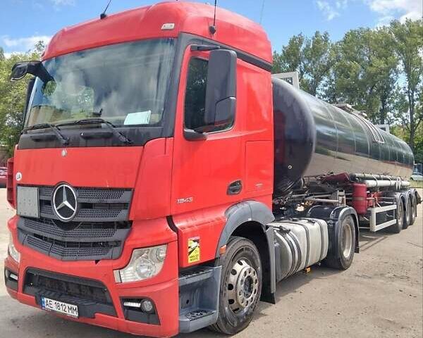 Червоний Мерседес Актрос, об'ємом двигуна 10.7 л та пробігом 880 тис. км за 29000 $, фото 1 на Automoto.ua