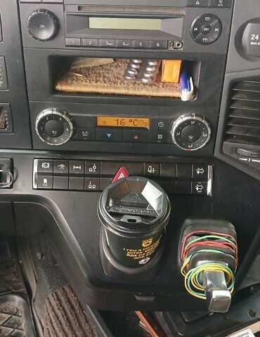 Мерседес Актрос, об'ємом двигуна 12.8 л та пробігом 1 тис. км за 40000 $, фото 8 на Automoto.ua