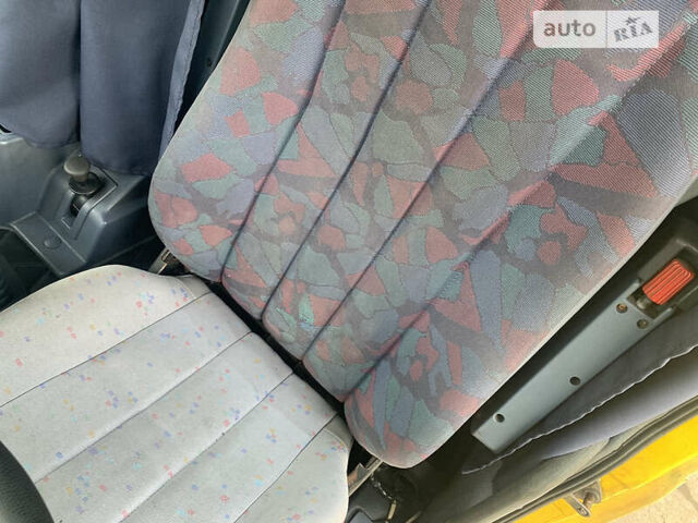 Желтый Мерседес Актрос, объемом двигателя 11.9 л и пробегом 700 тыс. км за 11000 $, фото 9 на Automoto.ua