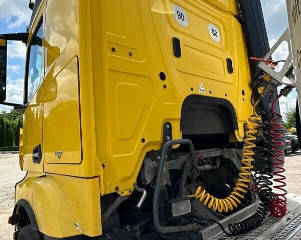 Желтый Мерседес Актрос, объемом двигателя 12.81 л и пробегом 973 тыс. км за 15085 $, фото 16 на Automoto.ua