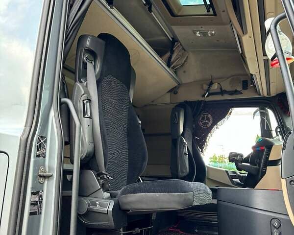 Серый Мерседес Актрос, объемом двигателя 12.9 л и пробегом 720 тыс. км за 22000 $, фото 7 на Automoto.ua