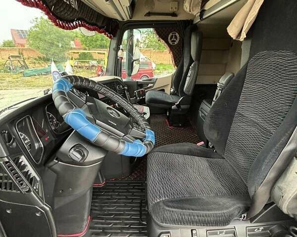 Серый Мерседес Актрос, объемом двигателя 12.9 л и пробегом 720 тыс. км за 22000 $, фото 8 на Automoto.ua