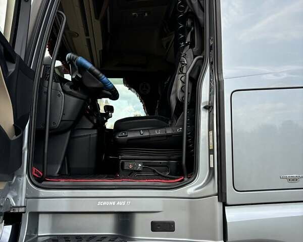 Серый Мерседес Актрос, объемом двигателя 12.9 л и пробегом 720 тыс. км за 22000 $, фото 5 на Automoto.ua