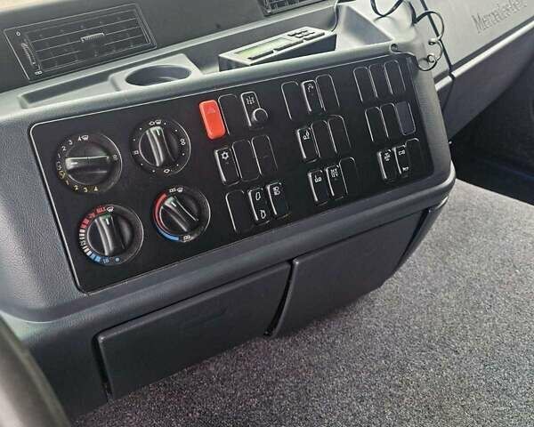 Мерседес Актрос 2002 в Тячеве на Automoto.ua Синий Мерседес Актрос, объемом двигателя 0 л и пробегом 633 тыс. км за 38500 $, фото 15 на Automoto.ua