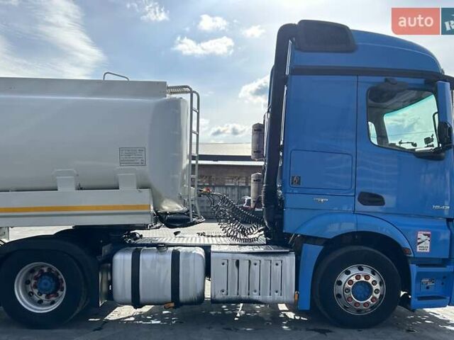 Синий Мерседес Актрос, объемом двигателя 10.68 л и пробегом 905 тыс. км за 15000 $, фото 3 на Automoto.ua