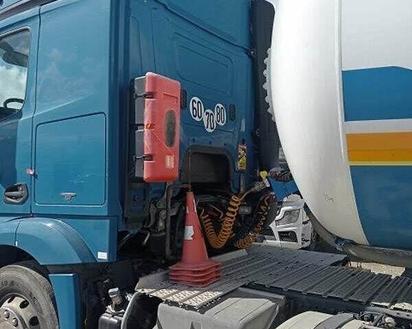 Синий Мерседес Актрос, объемом двигателя 10.68 л и пробегом 300 тыс. км за 24697 $, фото 2 на Automoto.ua