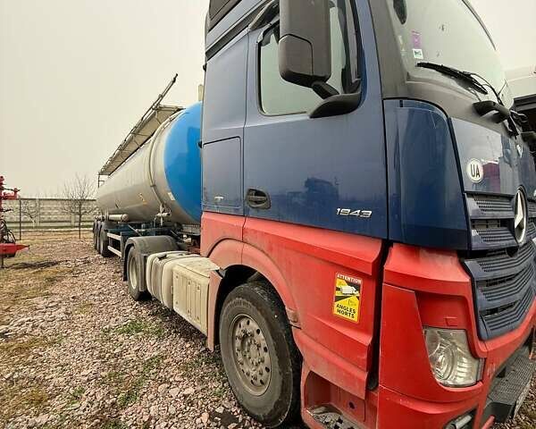 Синий Мерседес Актрос, объемом двигателя 10.68 л и пробегом 540 тыс. км за 21500 $, фото 6 на Automoto.ua