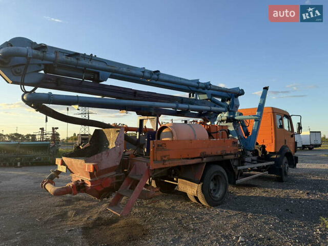 Оранжевый Мерседес Актрос, объемом двигателя 0 л и пробегом 500 тыс. км за 29900 $, фото 1 на Automoto.ua