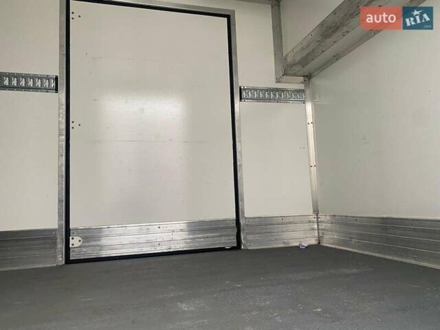 Білий Мерседес Antos, об'ємом двигуна 7.7 л та пробігом 343 тис. км за 99937 $, фото 6 на Automoto.ua