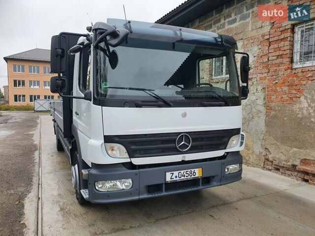 Белый Мерседес Атего, объемом двигателя 4.3 л и пробегом 481 тыс. км за 26500 $, фото 4 на Automoto.ua