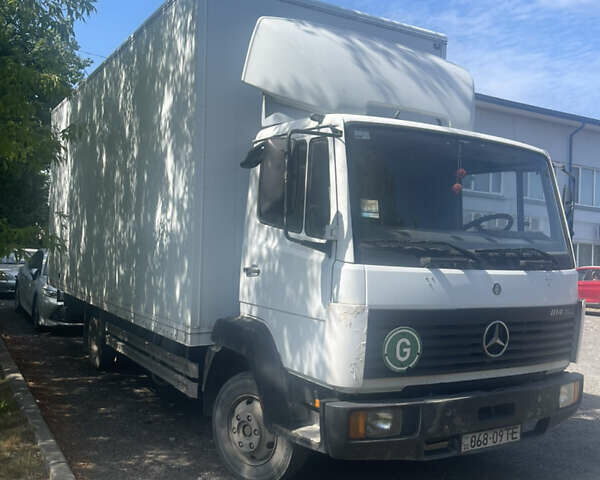 Белый Мерседес Атего, объемом двигателя 4.3 л и пробегом 1 тыс. км за 7500 $, фото 3 на Automoto.ua