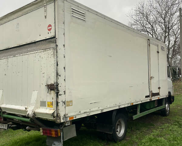 Белый Мерседес Атего, объемом двигателя 4.2 л и пробегом 535 тыс. км за 10500 $, фото 4 на Automoto.ua