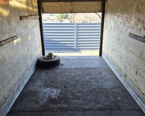 Белый Мерседес Атего, объемом двигателя 4.3 л и пробегом 700 тыс. км за 9000 $, фото 3 на Automoto.ua