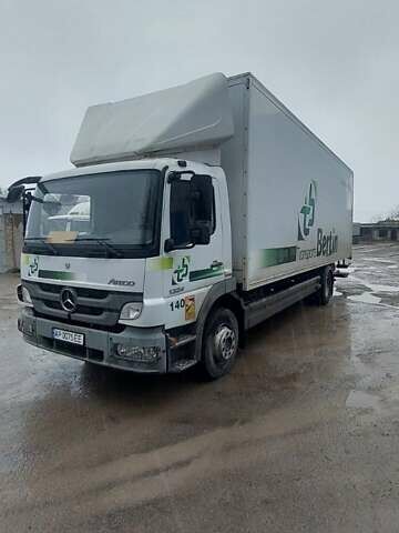 Белый Мерседес Атего, объемом двигателя 6 л и пробегом 684 тыс. км за 31000 $, фото 2 на Automoto.ua