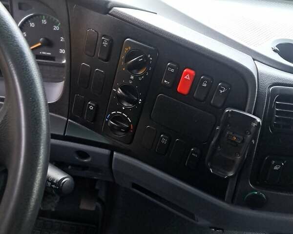 Белый Мерседес Атего, объемом двигателя 4.3 л и пробегом 550 тыс. км за 26800 $, фото 8 на Automoto.ua