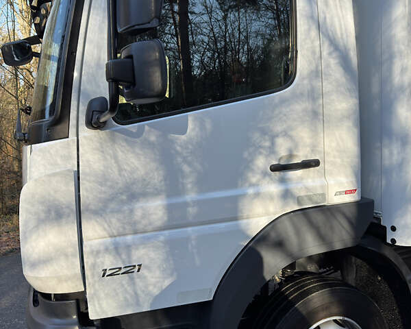 Белый Мерседес Атего, объемом двигателя 5.1 л и пробегом 307 тыс. км за 43700 $, фото 4 на Automoto.ua