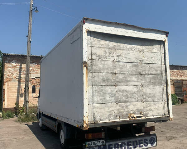 Білий Мерседес Атего, об'ємом двигуна 4.2 л та пробігом 450 тис. км за 8300 $, фото 3 на Automoto.ua