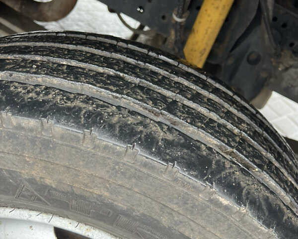 Білий Мерседес Атего, об'ємом двигуна 4.25 л та пробігом 700 тис. км за 11000 $, фото 3 на Automoto.ua