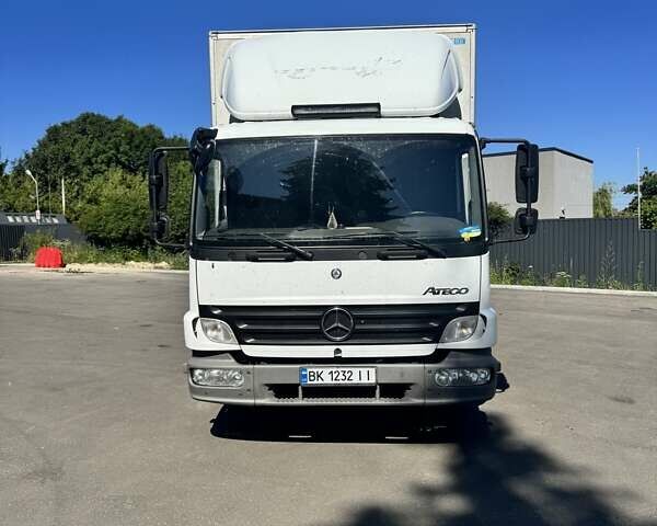 Белый Мерседес Атего, объемом двигателя 4.25 л и пробегом 540 тыс. км за 19500 $, фото 4 на Automoto.ua