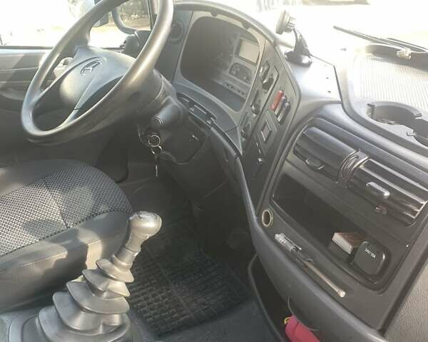 Белый Мерседес Атего, объемом двигателя 4.2 л и пробегом 690 тыс. км за 26900 $, фото 50 на Automoto.ua