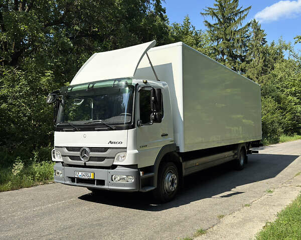 Білий Мерседес Атего, об'ємом двигуна 4.3 л та пробігом 405 тис. км за 35200 $, фото 1 на Automoto.ua