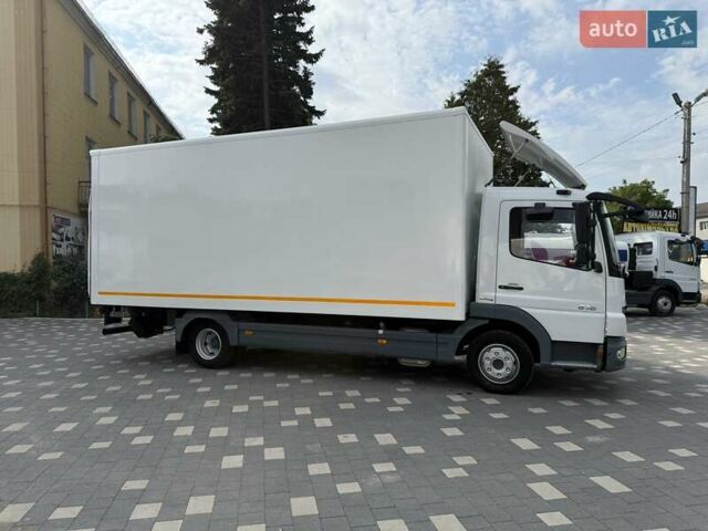 Белый Мерседес Атего, объемом двигателя 4.3 л и пробегом 407 тыс. км за 26980 $, фото 3 на Automoto.ua