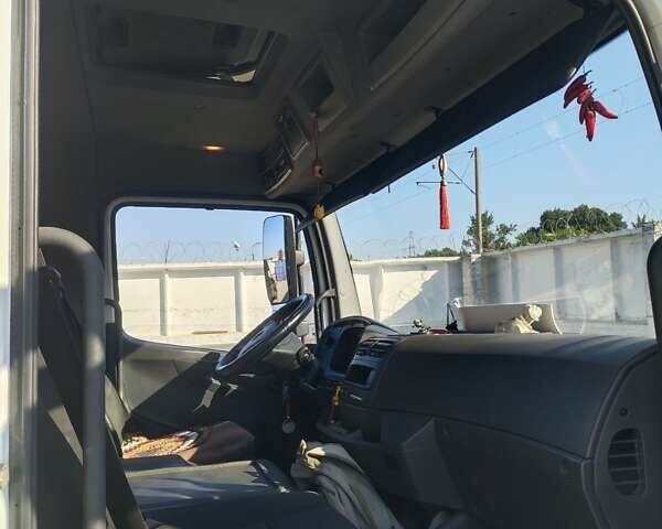 Белый Мерседес Атего, объемом двигателя 5.13 л и пробегом 485 тыс. км за 27000 $, фото 2 на Automoto.ua