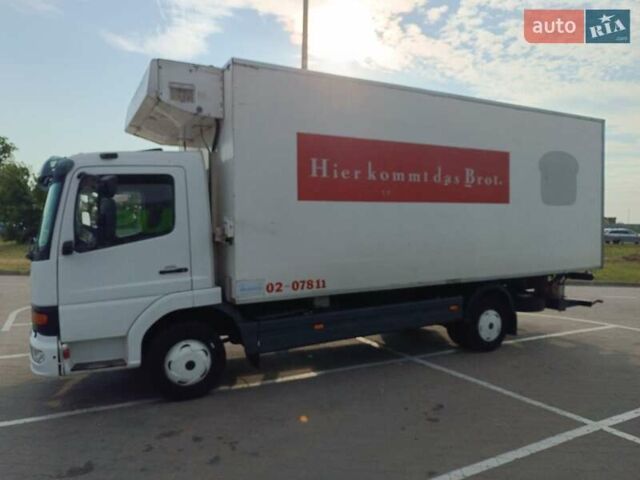 Белый Мерседес Атего, объемом двигателя 4.2 л и пробегом 130 тыс. км за 12000 $, фото 23 на Automoto.ua