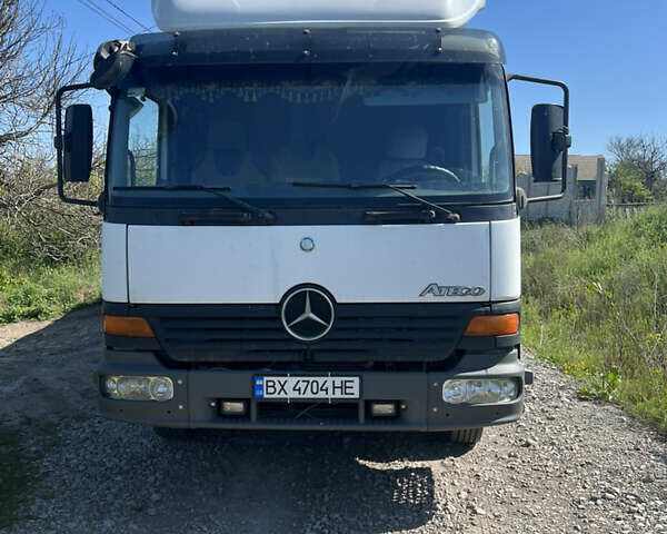 Білий Мерседес Атего, об'ємом двигуна 4.25 л та пробігом 787 тис. км за 12500 $, фото 2 на Automoto.ua