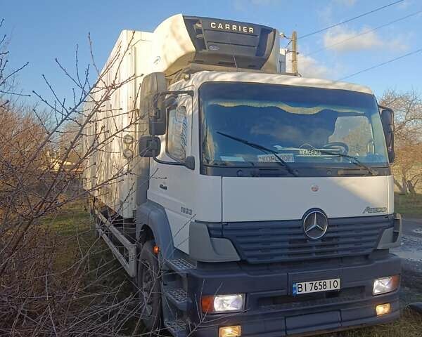 Белый Мерседес Атего, объемом двигателя 6.4 л и пробегом 760 тыс. км за 21000 $, фото 1 на Automoto.ua