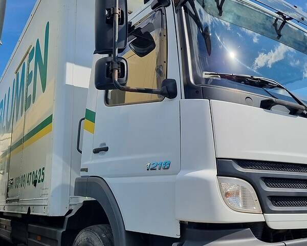 Белый Мерседес Атего, объемом двигателя 4.6 л и пробегом 600 тыс. км за 30000 $, фото 3 на Automoto.ua