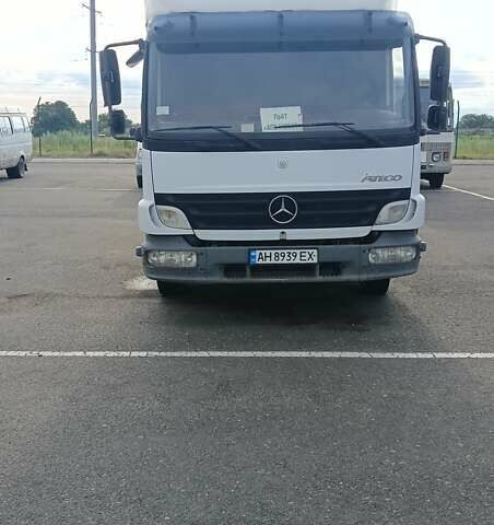 Белый Мерседес Атего, объемом двигателя 6.8 л и пробегом 600 тыс. км за 17500 $, фото 1 на Automoto.ua