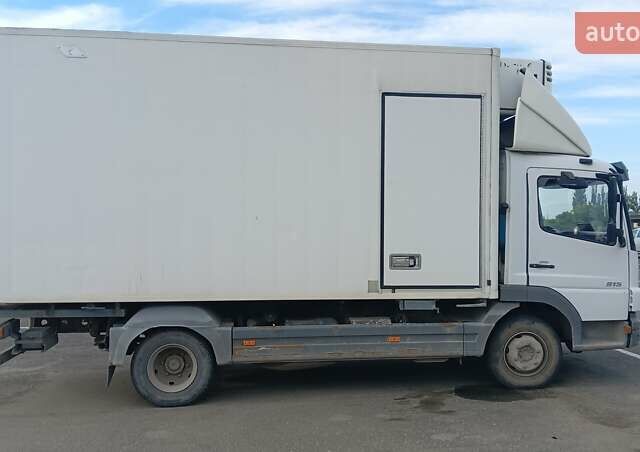 Белый Мерседес Атего, объемом двигателя 6.8 л и пробегом 600 тыс. км за 17500 $, фото 7 на Automoto.ua