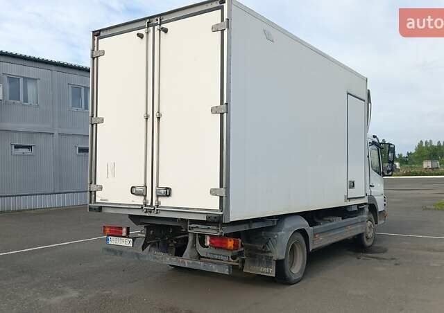 Белый Мерседес Атего, объемом двигателя 6.8 л и пробегом 600 тыс. км за 17500 $, фото 6 на Automoto.ua