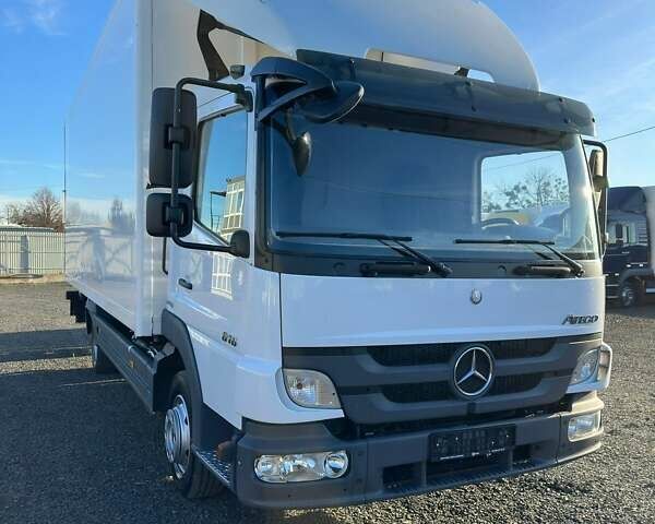 Белый Мерседес Атего, объемом двигателя 4.3 л и пробегом 469 тыс. км за 26900 $, фото 3 на Automoto.ua