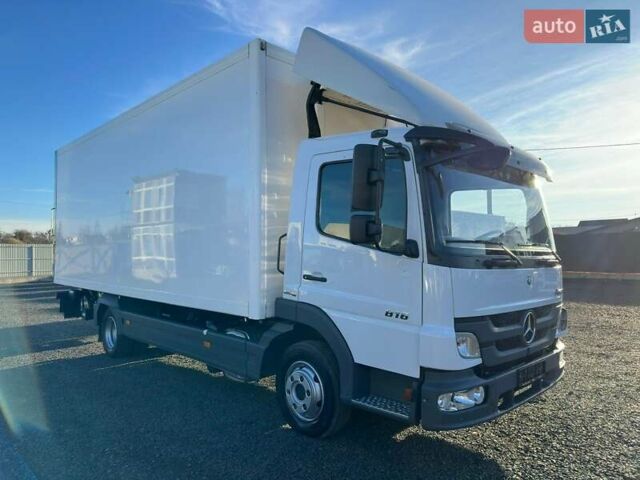 Белый Мерседес Атего, объемом двигателя 4.3 л и пробегом 469 тыс. км за 26900 $, фото 1 на Automoto.ua