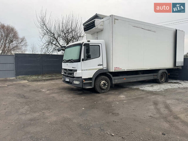 Белый Мерседес Атего, объемом двигателя 4.6 л и пробегом 505 тыс. км за 38500 $, фото 1 на Automoto.ua
