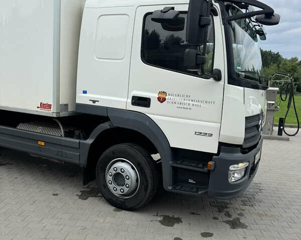 Білий Мерседес Атего, об'ємом двигуна 0 л та пробігом 653 тис. км за 47500 $, фото 1 на Automoto.ua