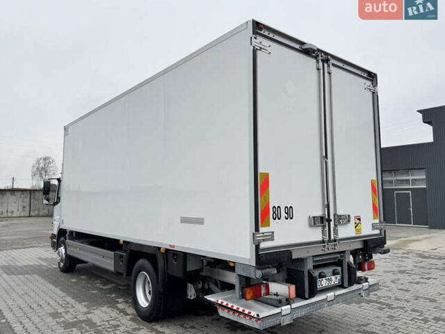 Белый Мерседес Атего, объемом двигателя 4.8 л и пробегом 354 тыс. км за 38800 $, фото 3 на Automoto.ua