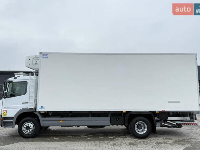 Белый Мерседес Атего, объемом двигателя 4.8 л и пробегом 354 тыс. км за 38800 $, фото 2 на Automoto.ua