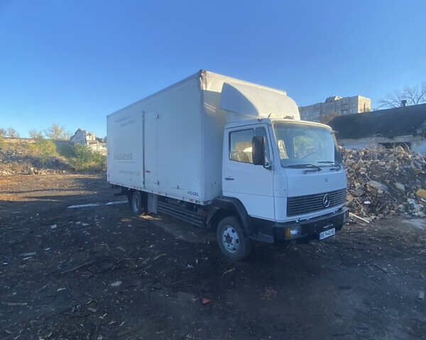 Белый Мерседес Атего, объемом двигателя 4.25 л и пробегом 1000 тыс. км за 9000 $, фото 4 на Automoto.ua