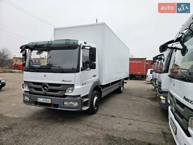 Белый Мерседес Атего, объемом двигателя 2 л и пробегом 550 тыс. км за 31900 $, фото 2 на Automoto.ua