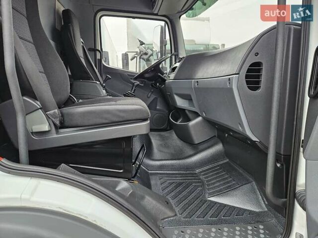 Белый Мерседес Атего, объемом двигателя 2 л и пробегом 550 тыс. км за 31900 $, фото 8 на Automoto.ua