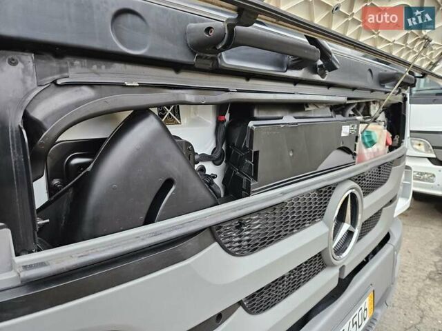 Белый Мерседес Атего, объемом двигателя 2 л и пробегом 550 тыс. км за 31900 $, фото 18 на Automoto.ua